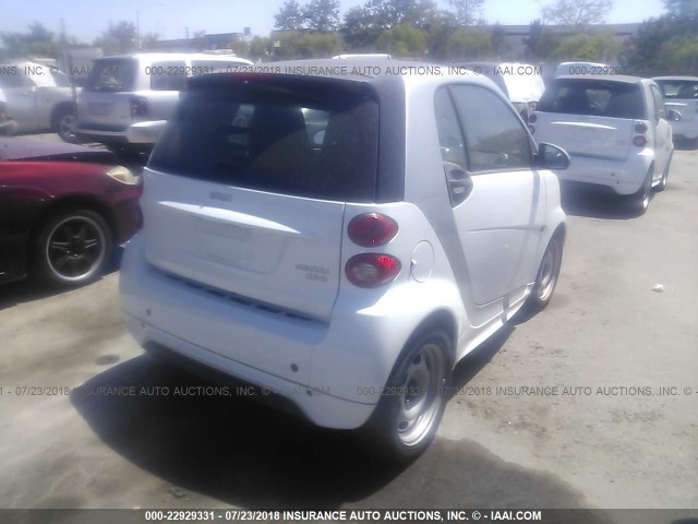 WMEEJ9AA9FK833020 - 2015 SMART FORTWO ELECTRIC WHITE photo 4