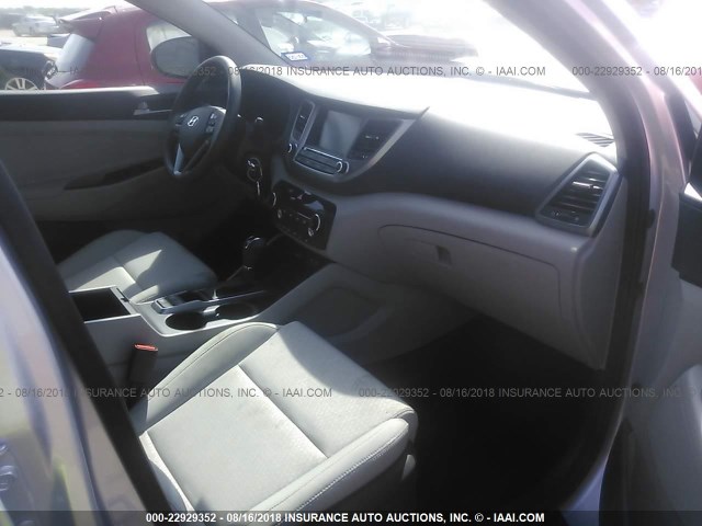 KM8J33A40JU666831 - 2018 HYUNDAI TUCSON SILVER photo 5