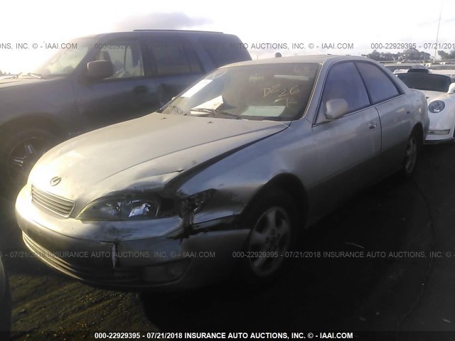 JT8BF22G0V0048536 - 1997 LEXUS ES 300 SILVER photo 2