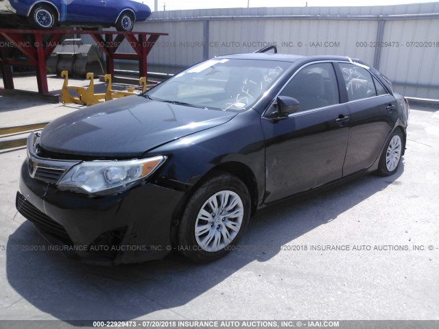 4T1BF1FK8CU574697 - 2012 TOYOTA CAMRY SE/LE/XLE BLACK photo 2