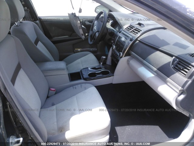 4T1BF1FK8CU574697 - 2012 TOYOTA CAMRY SE/LE/XLE BLACK photo 5
