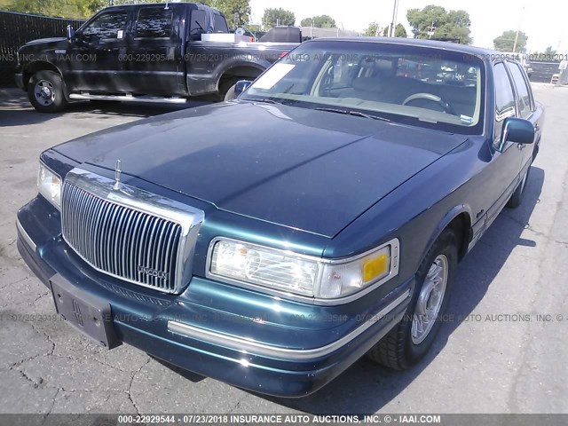 1LNLM81W3VY620302 - 1997 LINCOLN TOWN CAR EXECUTIVE GREEN photo 2