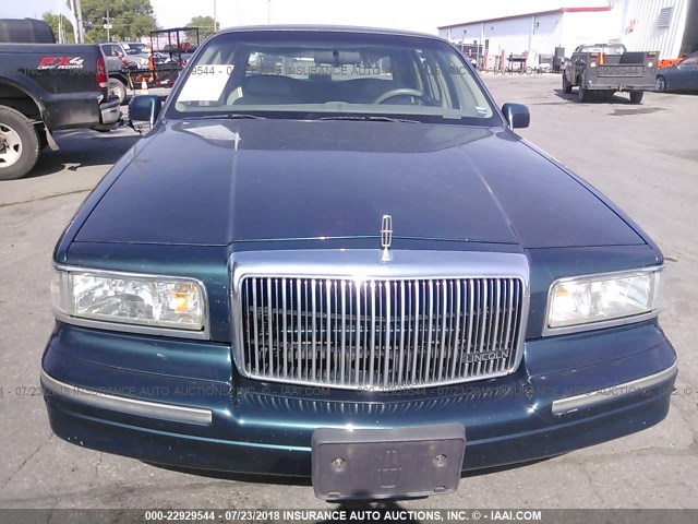 1LNLM81W3VY620302 - 1997 LINCOLN TOWN CAR EXECUTIVE GREEN photo 6