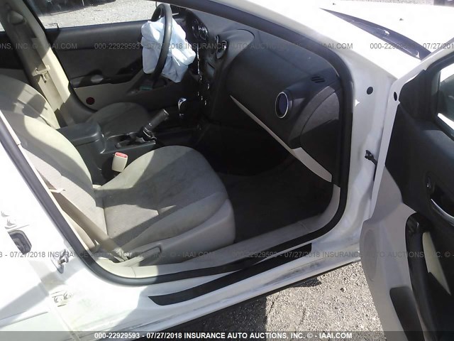 1G2ZF57BX84186911 - 2008 PONTIAC G6 VALUE LEADER/BASE WHITE photo 5