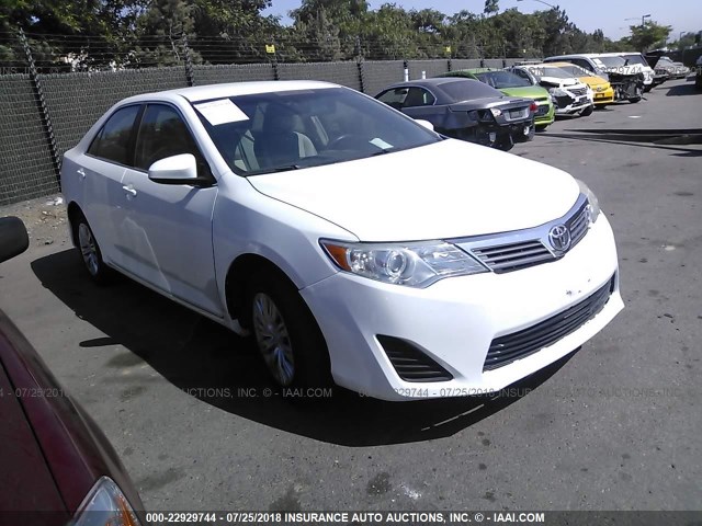 4T4BF1FK8ER437901 - 2014 TOYOTA CAMRY L/SE/LE/XLE 白色 照片 1