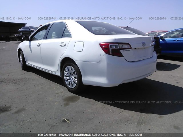4T4BF1FK8ER437901 - 2014 TOYOTA CAMRY L/SE/LE/XLE 白色 照片 3