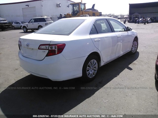 4T4BF1FK8ER437901 - 2014 TOYOTA CAMRY L/SE/LE/XLE 白色 照片 4