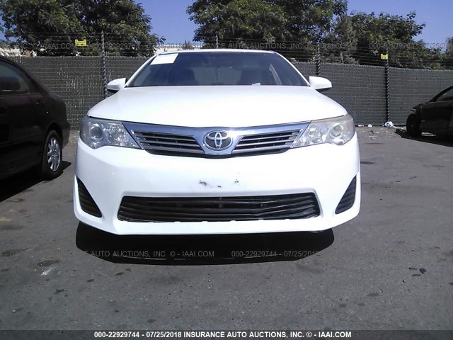 4T4BF1FK8ER437901 - 2014 TOYOTA CAMRY L/SE/LE/XLE 白色 照片 6