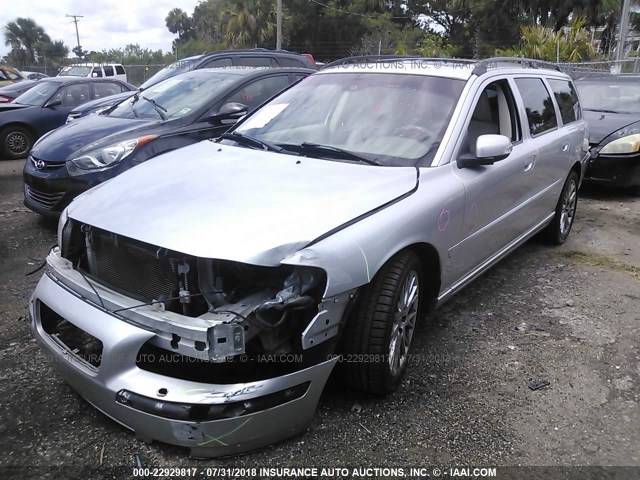 YV1SW592172674255 - 2007 VOLVO V70 2.5T SILVER photo 2