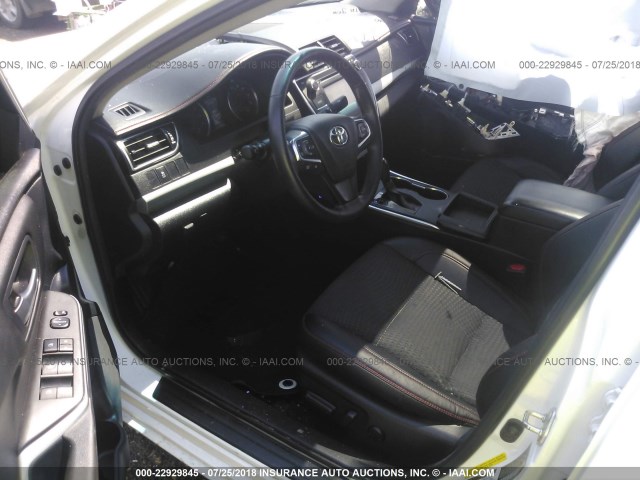 4T1BF1FK0FU914400 - 2015 TOYOTA CAMRY LE/XLE/SE/XSE WHITE photo 5