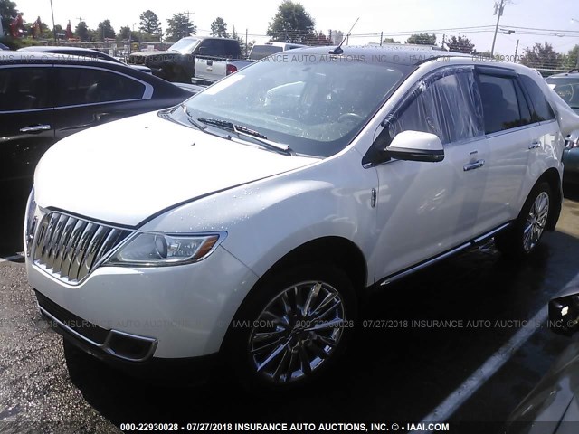 2LMDJ8JK0DBL19738 - 2013 LINCOLN MKX WHITE photo 2