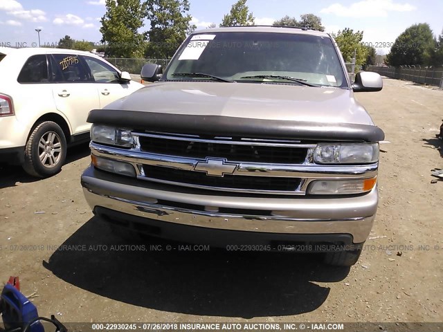 1GNEK13Z02J305647 - 2002 CHEVROLET TAHOE K1500 GOLD photo 6