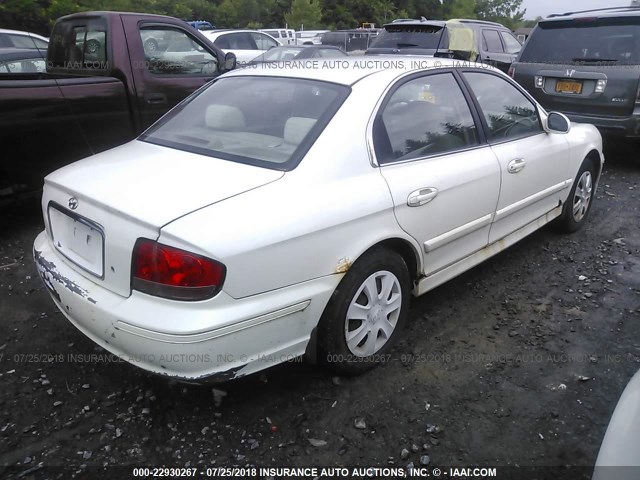 KMHWF25S82A628864 - 2002 HYUNDAI SONATA GL WHITE photo 4