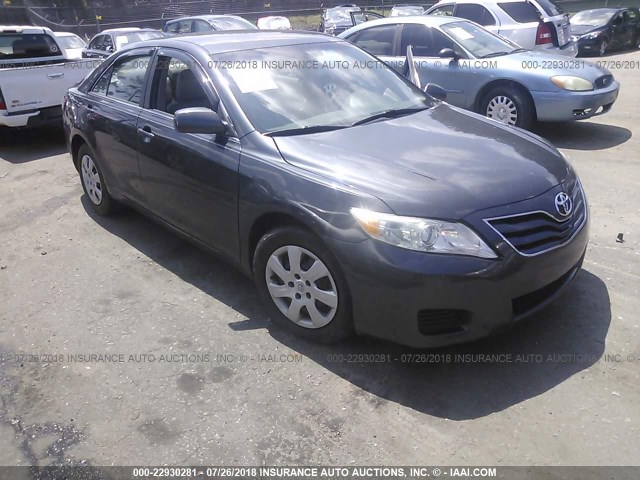 4T1BF3EK3BU117906 - 2011 TOYOTA CAMRY SE/LE/XLE GRAY photo 1