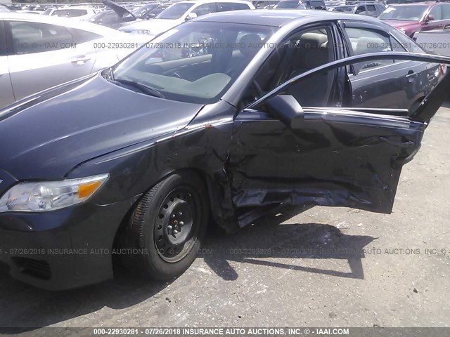 4T1BF3EK3BU117906 - 2011 TOYOTA CAMRY SE/LE/XLE ნაცრისფერი ფოტო 6