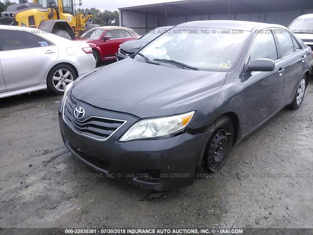 4T1BF3EK4BU134066 - 2011 TOYOTA CAMRY SE/LE/XLE ნაცრისფერი ფოტო 6