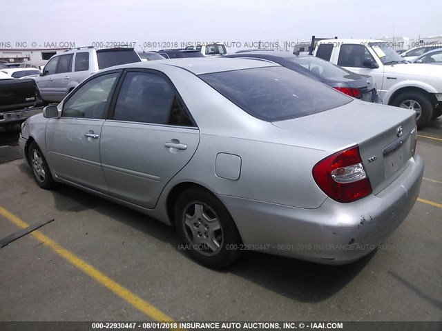 4T1BF32K33U039018 - 2003 TOYOTA CAMRY LE/XLE/SE Күміс фото 3