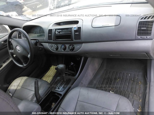 4T1BF32K33U039018 - 2003 TOYOTA CAMRY LE/XLE/SE Күміс фото 5