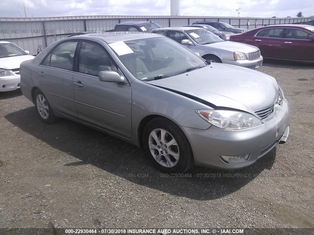 4T1BF30K05U610048 - 2005 TOYOTA CAMRY LE/XLE/SE Күміс фото 1