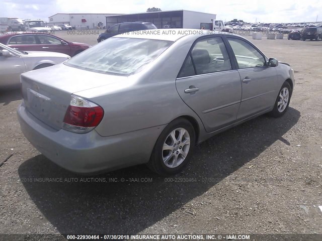 4T1BF30K05U610048 - 2005 TOYOTA CAMRY LE/XLE/SE Күміс фото 4
