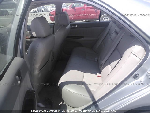 4T1BF30K05U610048 - 2005 TOYOTA CAMRY LE/XLE/SE Күміс фото 8