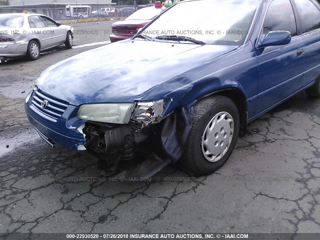4T1BG22K1WU217200 - 1998 TOYOTA CAMRY CE/LE/XLE 蓝色 照片 6
