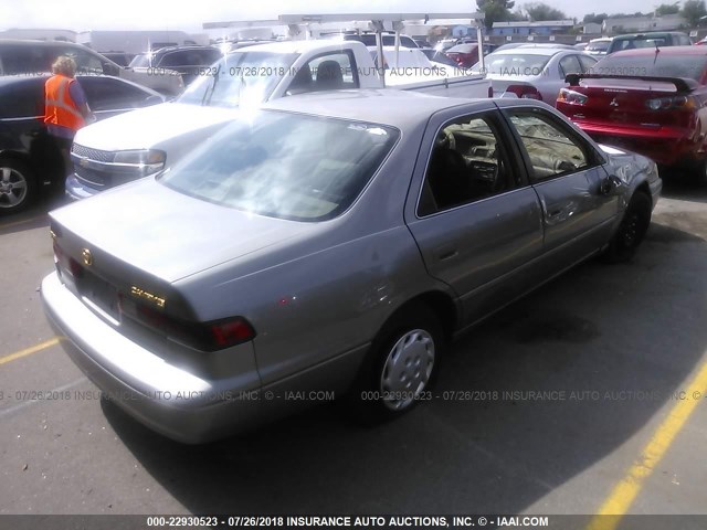 4T1BG22K3VU092442 - 1997 TOYOTA CAMRY CE/LE/XLE 灰色 照片 4