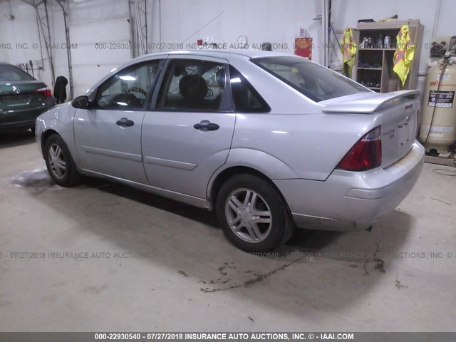 1FAHP34N17W356380 - 2007 FORD FOCUS ZX4/S/SE/SES SILVER photo 3