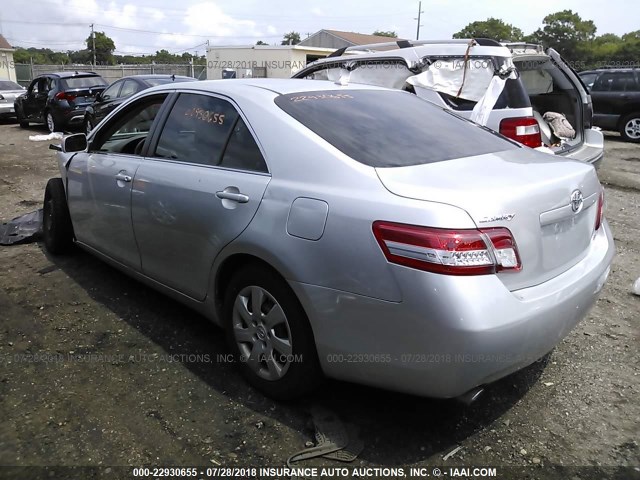 4T1BK3EK8AU103980 - 2010 TOYOTA CAMRY SE/LE/XLE SILVER photo 3