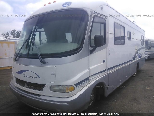 1GBLP37J2W3300823 - 1998 HOLIDAY RAMBLER VACATIONER  WHITE photo 2