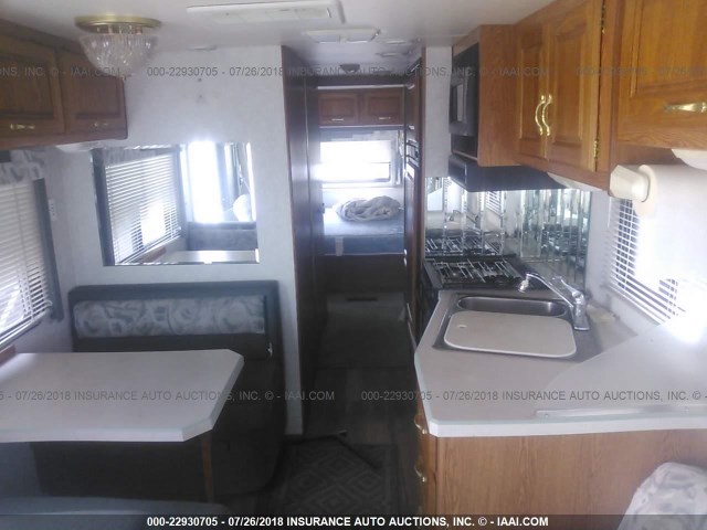 1GBLP37J2W3300823 - 1998 HOLIDAY RAMBLER VACATIONER  WHITE photo 8