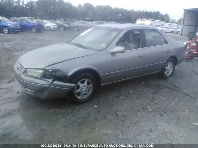 JT2BG22K9W0229308 - 1998 TOYOTA CAMRY CE/LE/XLE 灰色 照片 2