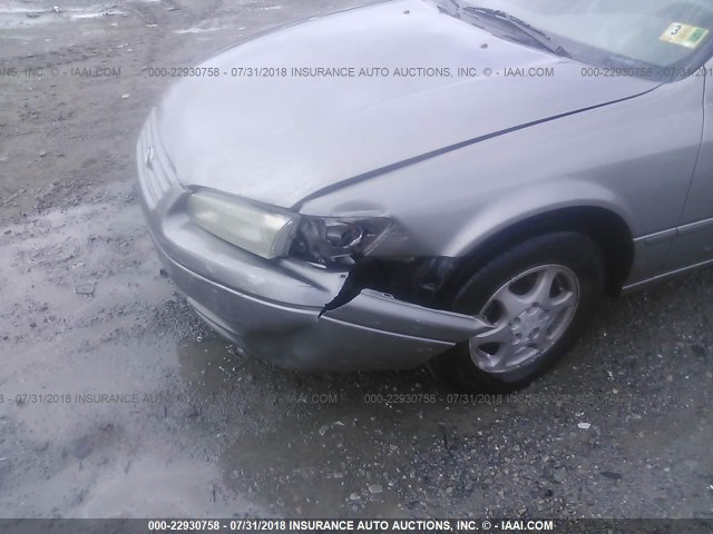 JT2BG22K9W0229308 - 1998 TOYOTA CAMRY CE/LE/XLE 灰色 照片 6