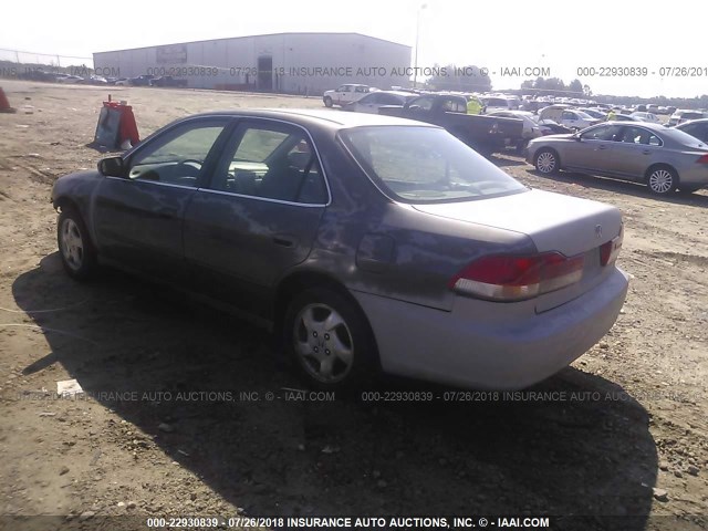 1HGCG5646WA114153 - 1998 HONDA ACCORD LX GRAY photo 3