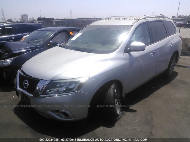 5N1AR2MMXDC637304 - 2013 NISSAN PATHFINDER S/SV/SL/PLATINUM SILVER photo 2