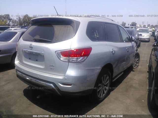 5N1AR2MMXDC637304 - 2013 NISSAN PATHFINDER S/SV/SL/PLATINUM SILVER photo 4