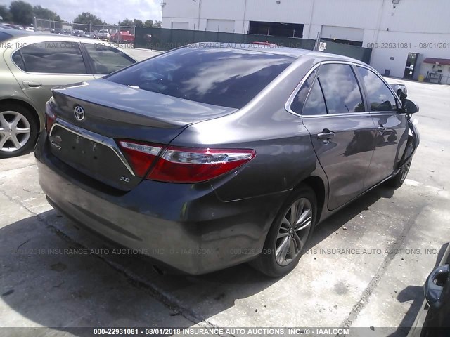 4T1BF1FK9GU602190 - 2016 TOYOTA CAMRY LE/XLE/SE/XSE GRAY photo 4
