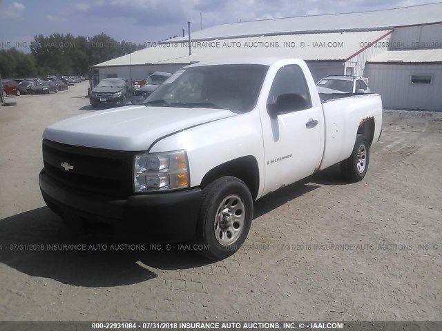 1GCEC14J37Z516686 - 2007 CHEVROLET SILVERADO C1500 WHITE photo 2