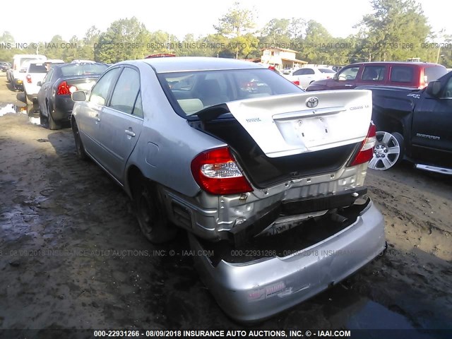 4T1BE32K62U519586 - 2002 TOYOTA CAMRY LE/XLE/SE ვერცხლისფერი ფოტო 3