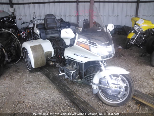 1HFSC2202VA901340 - 1997 HONDA GL1500 A/2 WHITE photo 1