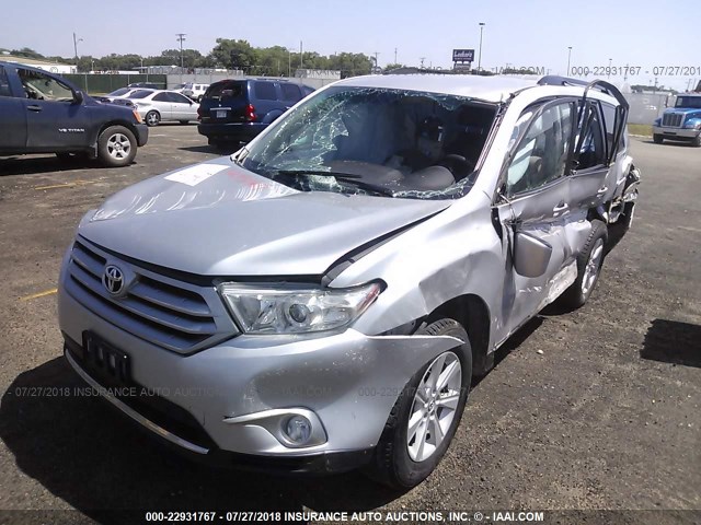 5TDZA3EH5CS027149 - 2012 TOYOTA HIGHLANDER SE SILVER photo 2