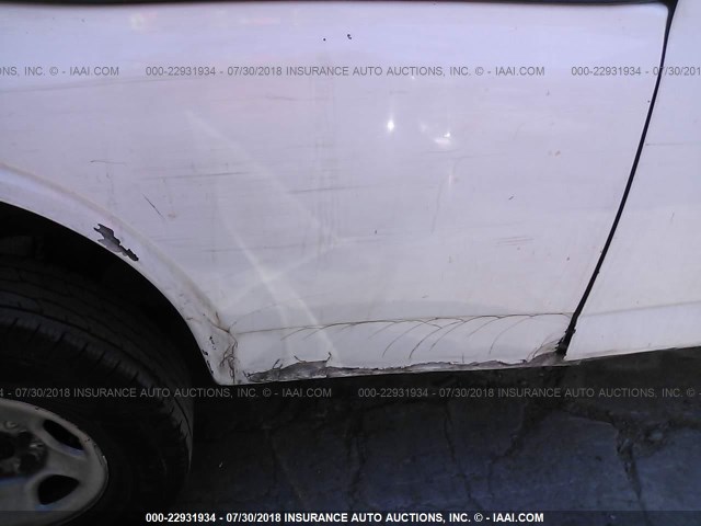 1GCFG29T341100298 - 2004 CHEVROLET EXPRESS G2500  WHITE photo 6