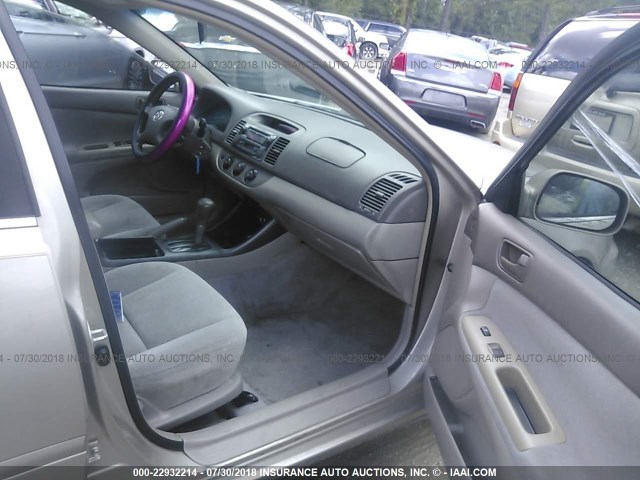 4T1BE32K23U197966 - 2003 TOYOTA CAMRY LE/XLE/SE 金色 照片 5