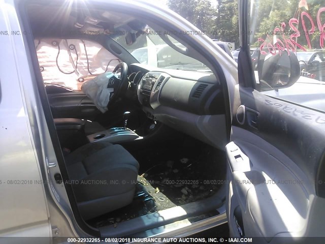 5TFJU4GN6CX021173 - 2012 TOYOTA TACOMA DOUBLE CAB PRERUNNER SILVER photo 5