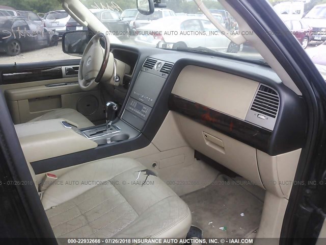 5LMFU28565LJ16375 - 2005 LINCOLN NAVIGATOR BLACK photo 5