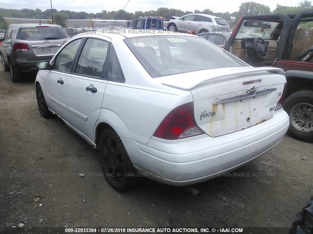 1FAHP38302W234532 - 2002 FORD FOCUS ZTS WHITE photo 3