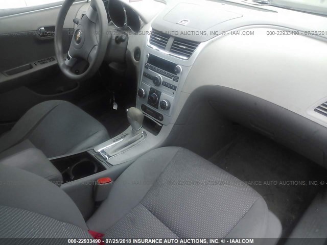 1G1ZG57B18F153690 - 2008 CHEVROLET MALIBU LS ნაცრისფერი ფოტო 5