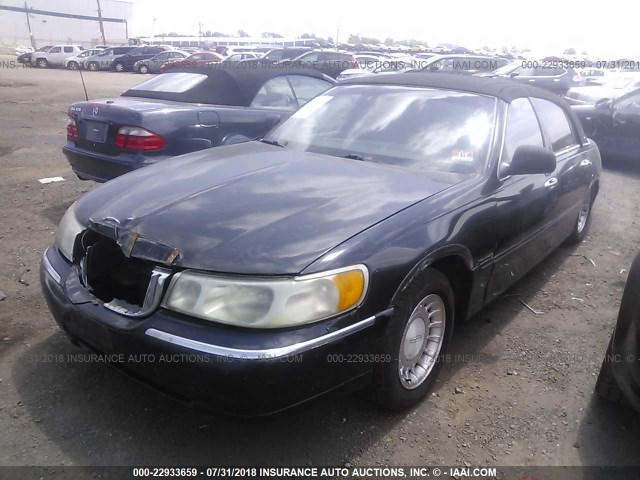 1LNHM81W32Y616400 - 2002 LINCOLN TOWN CAR EXECUTIVE BLACK photo 2