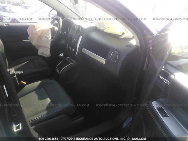 1C4NJDEB5FD395590 - 2015 JEEP COMPASS LATITUDE 黑色 照片 5