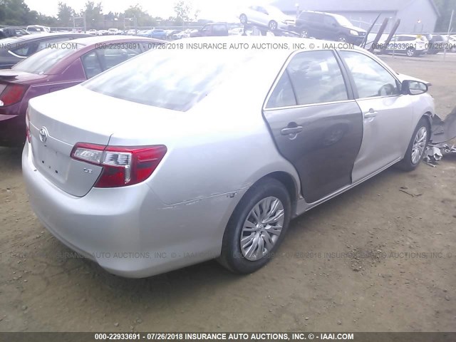 4T1BF1FK2DU274946 - 2013 TOYOTA CAMRY L/SE/LE/XLE ვერცხლისფერი ფოტო 4